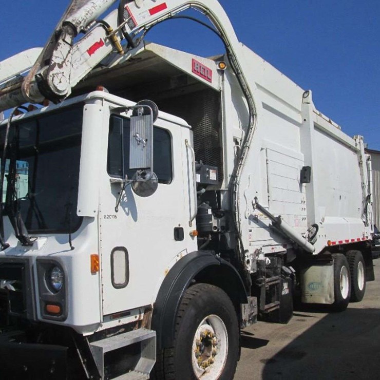 2016 MACK MRU613
