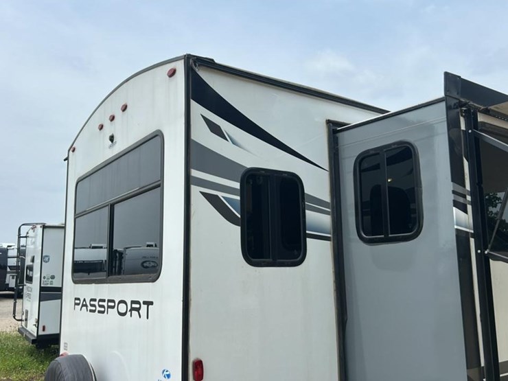 #142-•-2022-keystone-passport-grand-touring-series-2870rl-camper-image-26