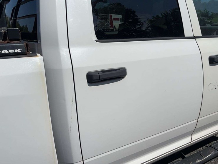 2019-ram-1500-classic-image-32
