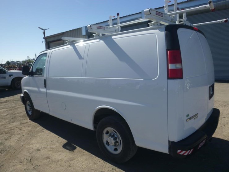 2015-chevrolet-express-2500-image-4