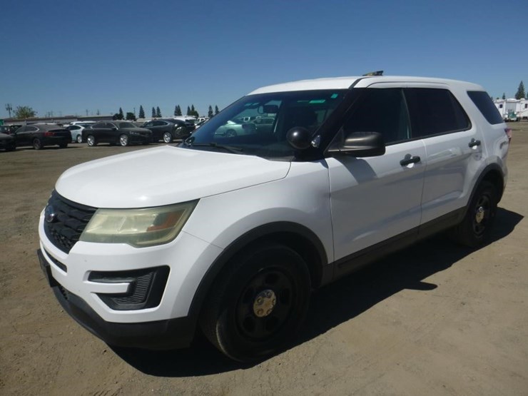 2016-ford-explorer-image-1