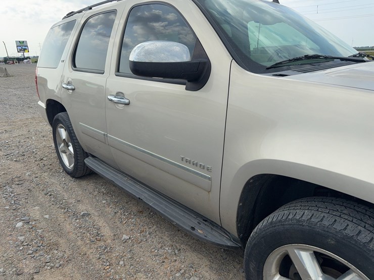 2009-chevrolet-tahoe-image-16