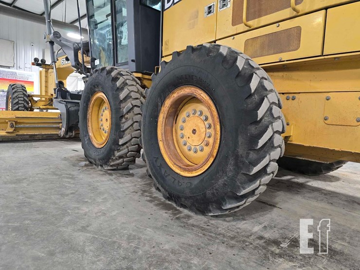 2011-deere-672g-image-32
