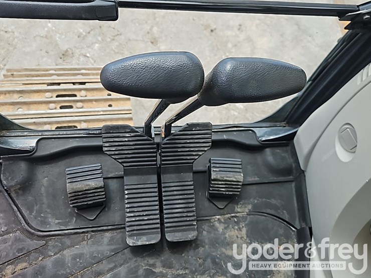 2017-kobelco-sk170-lc-image-39