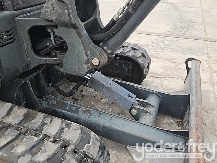2022-bobcat-e32-image-14