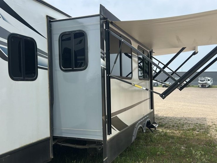 #142-•-2022-keystone-passport-grand-touring-series-2870rl-camper-image-25