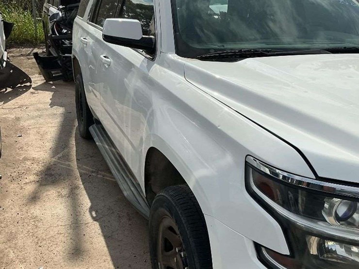 2016-chevrolet-tahoe-image-2