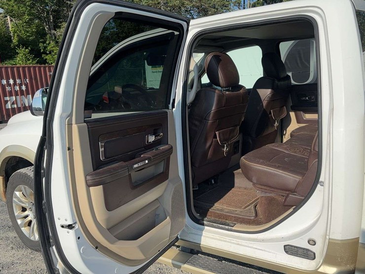 2016-ram-1500-laramie-longhorn-image-12
