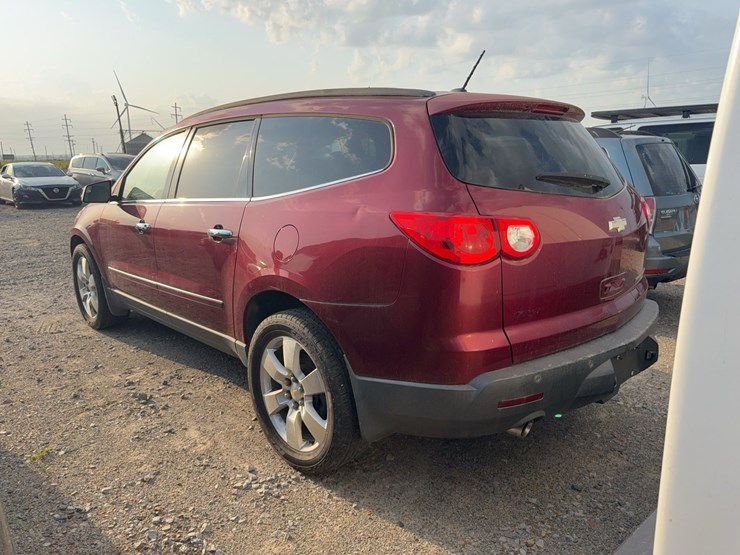 2010-chevrolet-traverse-image-12