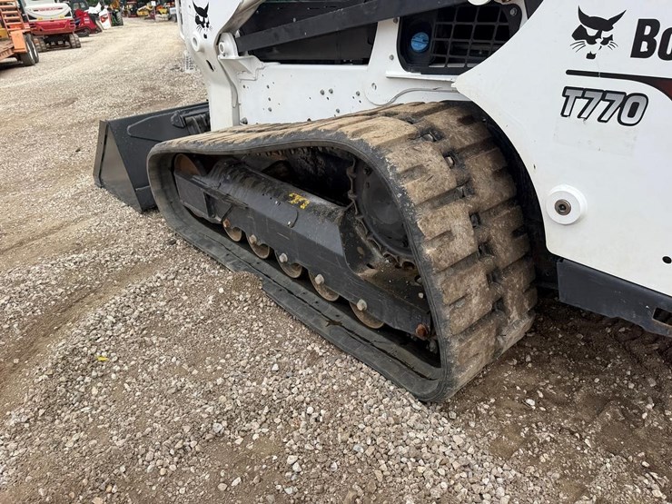 2022-bobcat-t770-image-17