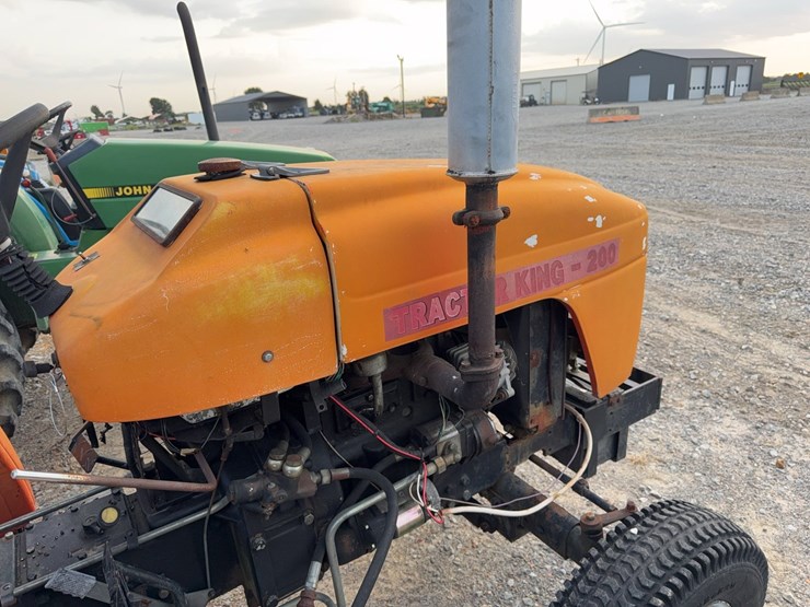 2004-tractor-king-200-image-17