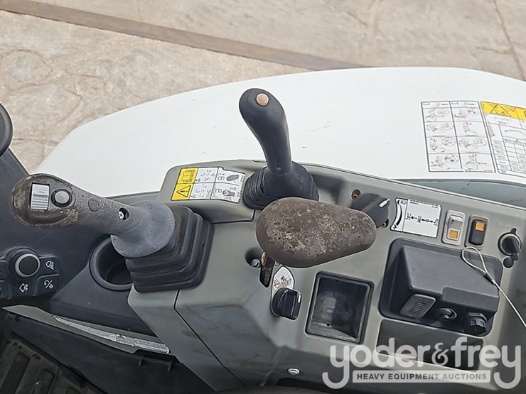 2022-bobcat-e32-image-35