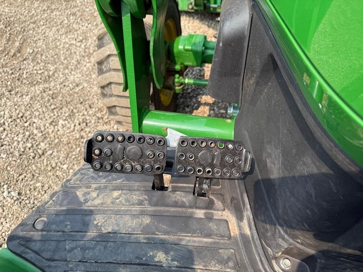 2023-john-deere-4052r-image-22