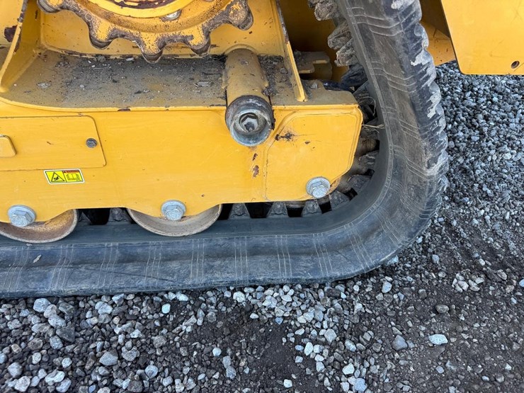 2020-caterpillar-249d3-image-16