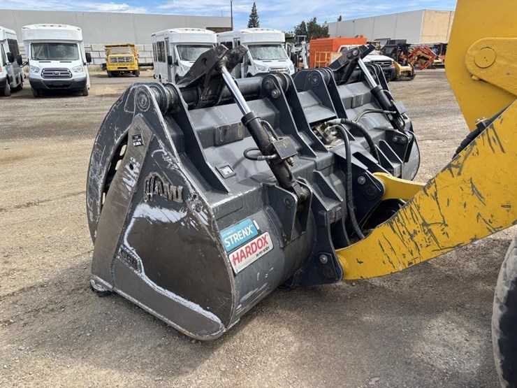 2019-komatsu-wa200-8-image-9