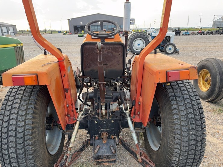2004-tractor-king-200-image-8