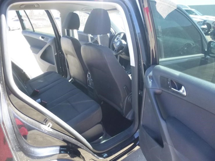 2012-volkswagen-tiguan-image-8