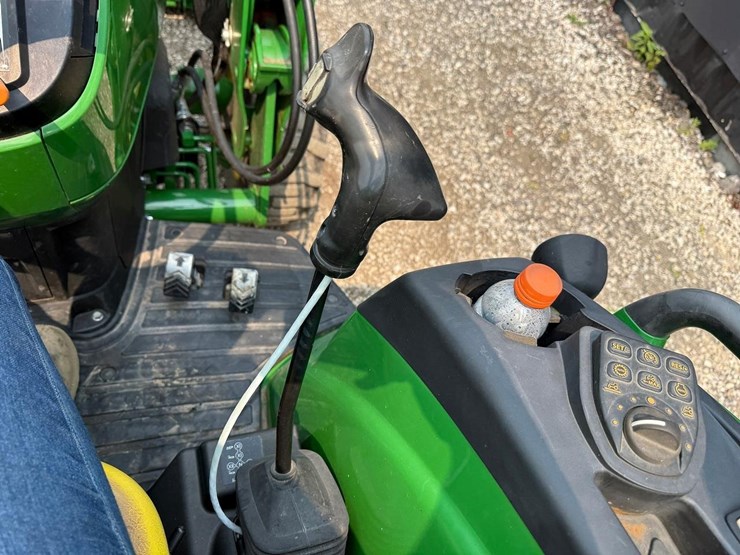 2023-john-deere-4052r-image-24