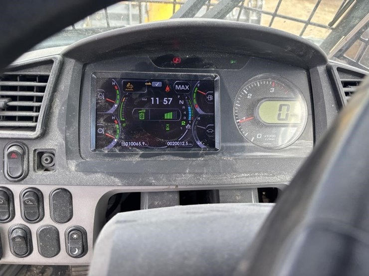 2019-komatsu-wa200-8-image-32