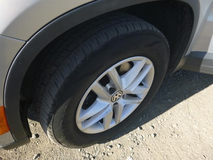 2011-volkswagen-tiguan-image-13