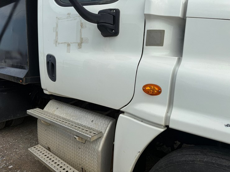 2016-freightliner-cascadia-125-image-30