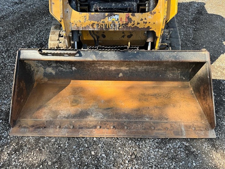 2017-caterpillar-249d-image-10