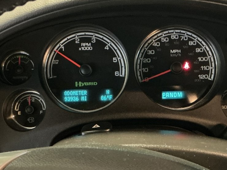 2013-chevrolet-tahoe-image-17