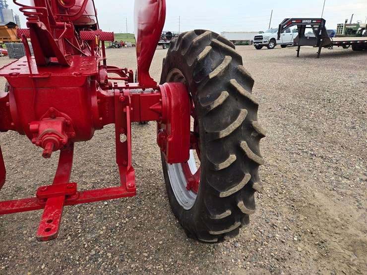 1939-farmall-super-hv-tractor-image-16