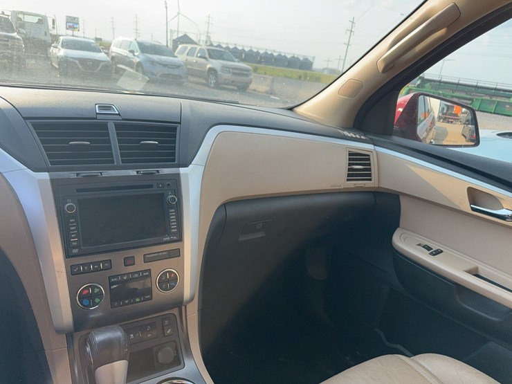2010-chevrolet-traverse-image-36