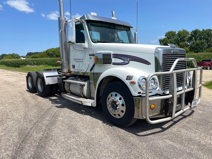 2016-freightliner-coronado-132-image-2