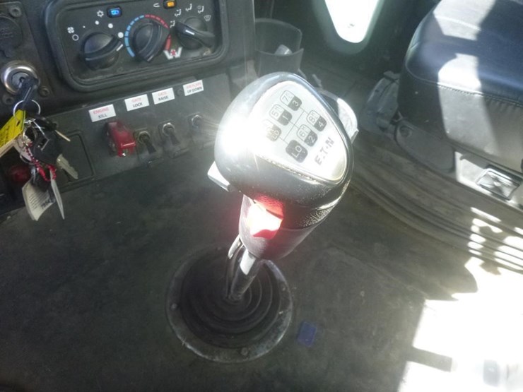 2020-western-star-4900sf-image-15