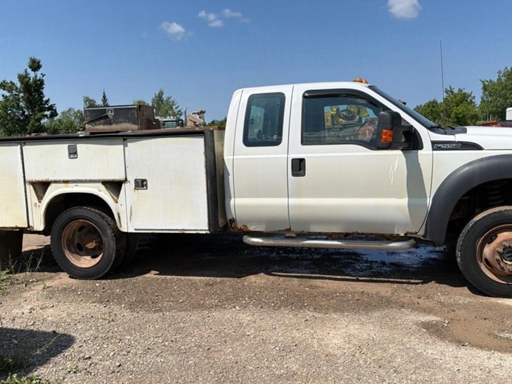 2013-ford-f550-image-6