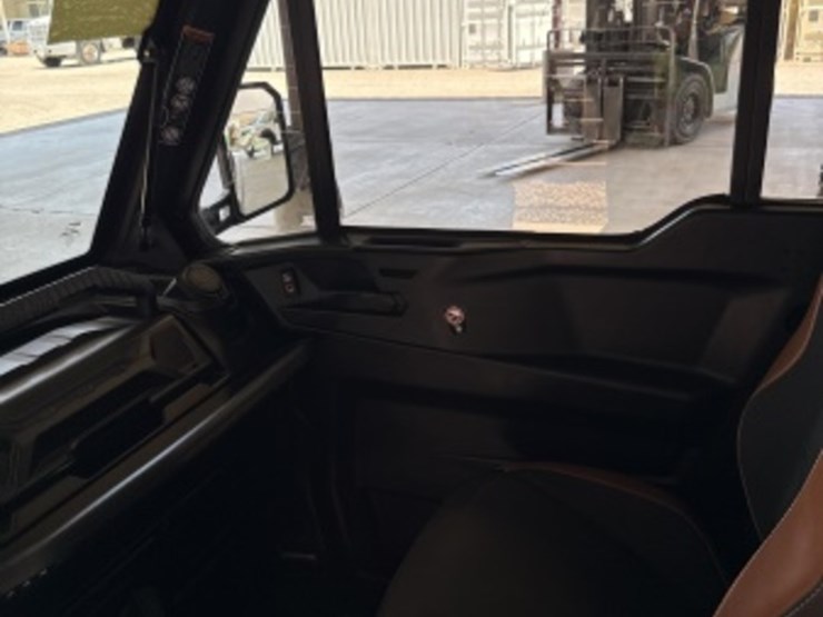 2023-can-am-defender-pro-limited-sxs-image-36