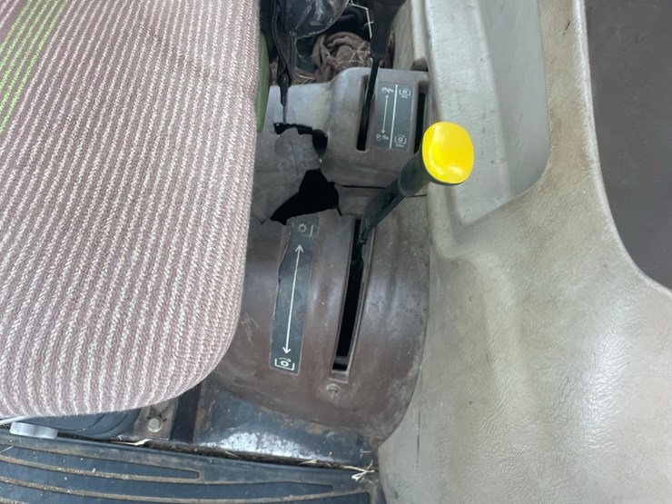 2004-john-deere-5520-image-37