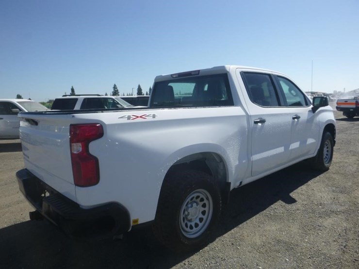 2021-chevrolet-1500-image-3