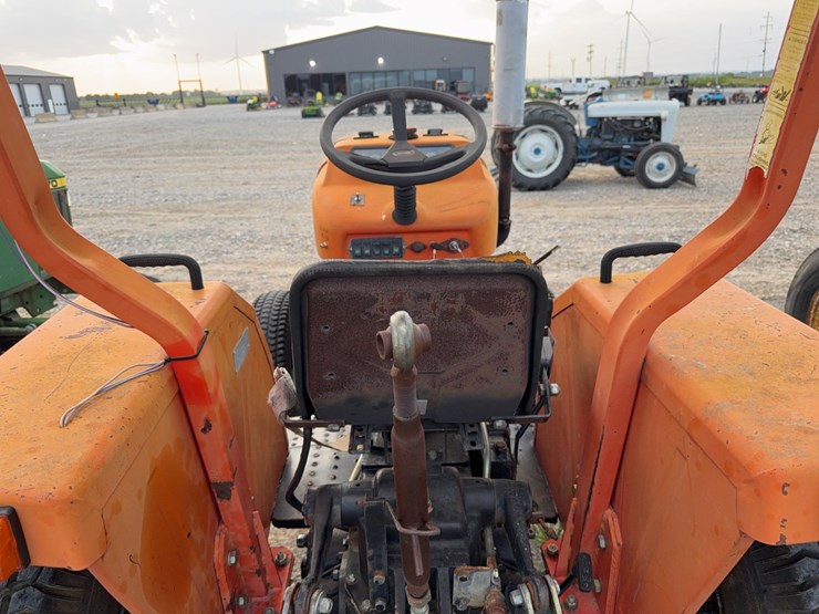 2004-tractor-king-200-image-13