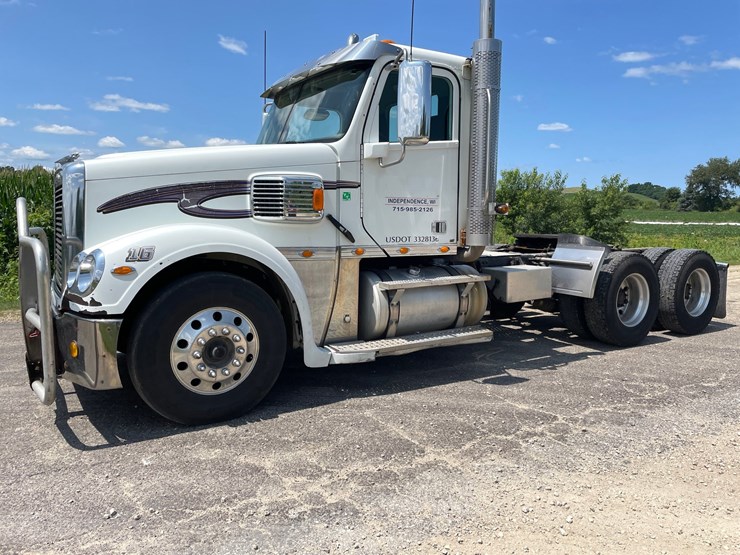 2016-freightliner-coronado-132-image-1