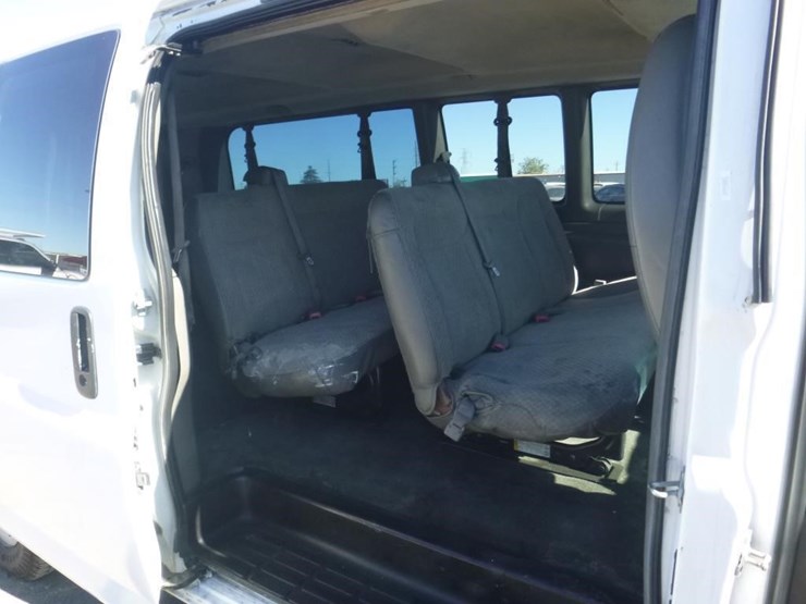 2013-chevrolet-express-3500-image-7