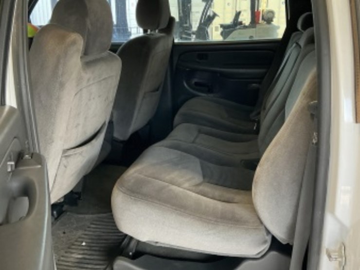 2005-gmc-sierra-2500hd-image-25
