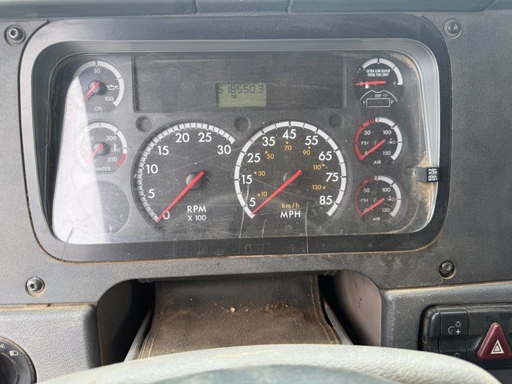 2016-freightliner-cascadia-125-image-50