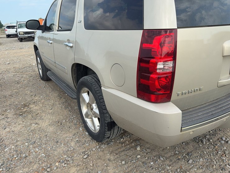 2009-chevrolet-tahoe-image-8