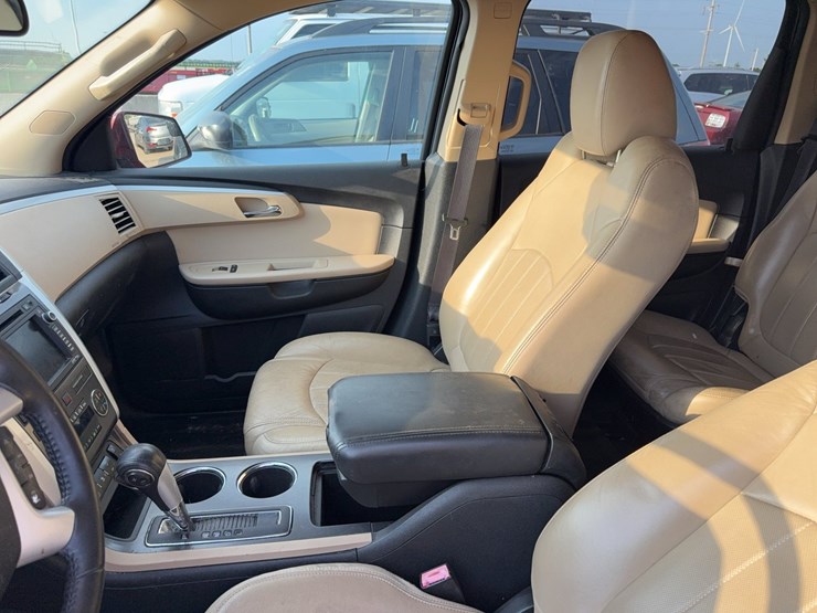 2010-chevrolet-traverse-image-31