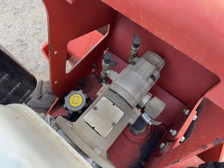 ditch-witch-c12-image-16