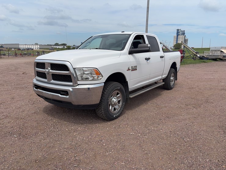 2015-dodge-3500-image-1