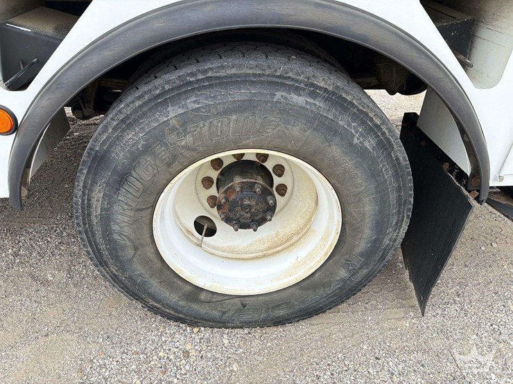 2019-international-durastar-4300-image-50