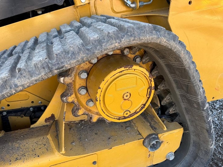 2020-caterpillar-249d3-image-15