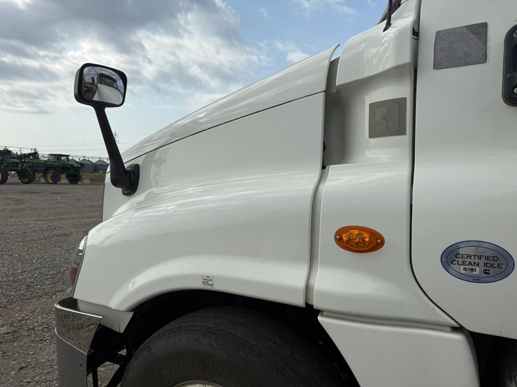 2016-freightliner-cascadia-125-image-19