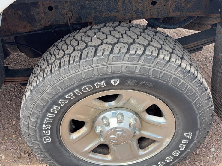 2015-dodge-3500-image-32