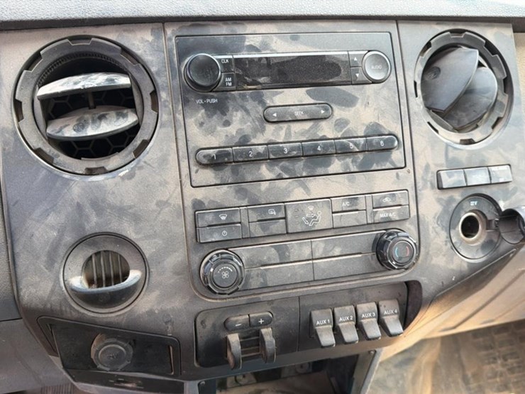 2013-ford-f550-image-32