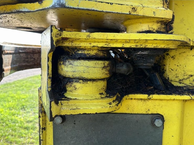 2012-deere-843k-image-21